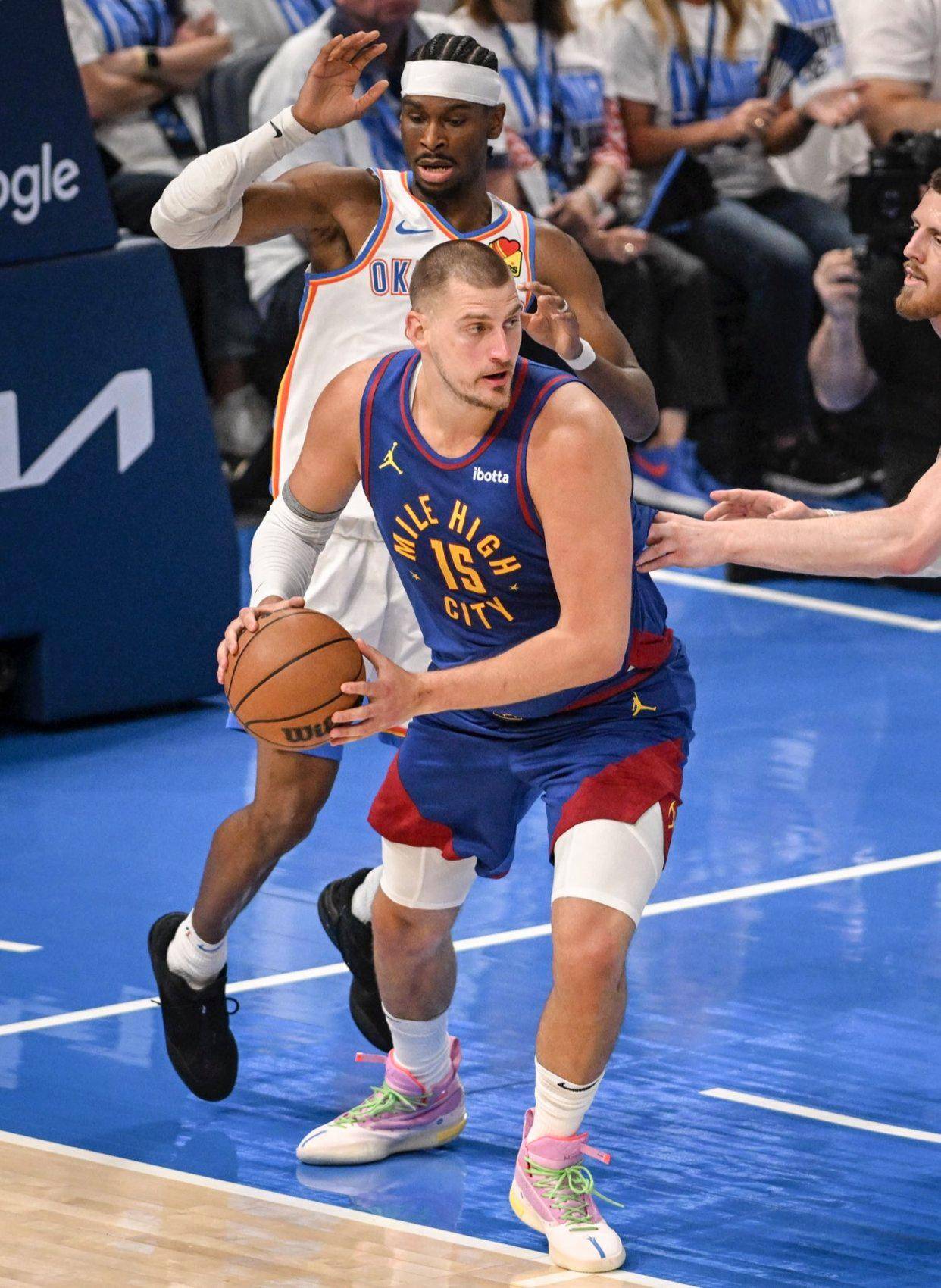 推至聚光灯 推至聚光灯